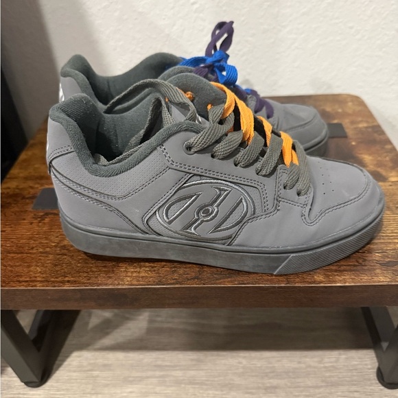 Heelys Gray Sneakers with Orange and Blue Laces roller blade - Picture 3 of 7